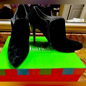 Charles David Saturn Black Suede bootie SZ8
